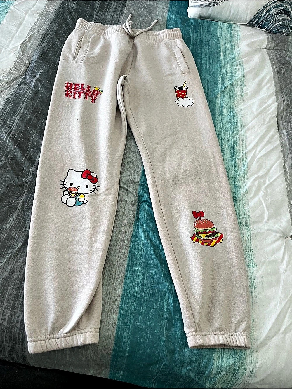 Hello Kitty Aéropostale jogger sweatpants
